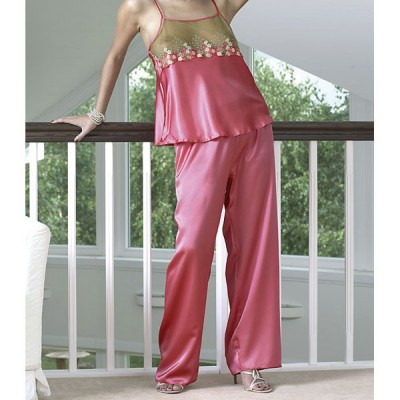 Pyjama grande taille en satin et dentelle florale Dkaren Daria